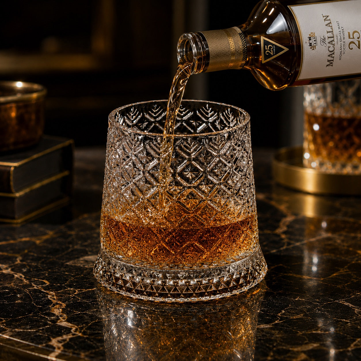 Drehbares Kristall-Whiskyglas mit Untersetzer