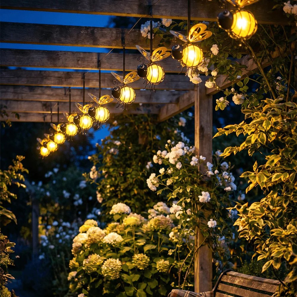 GardenBee™ – Solarbetriebene Hängelaterne in Bienenform