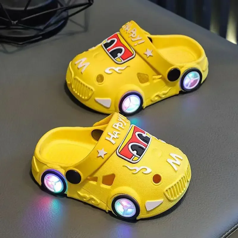 GlowRun™ – Stilvolle & lustige LED-Auto-Hausschuhe